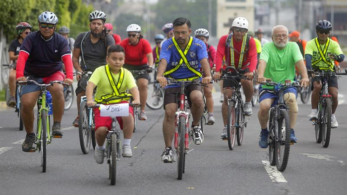 Ciclistas tomaron las calles para celebrar el Día Mundial de la Bicicleta.