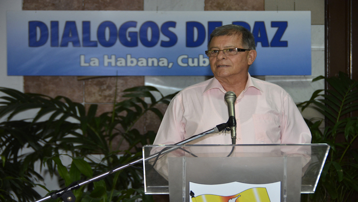 El comandante de las FARC, Ricardo Tellez, leyó este comunicado previo a una sesión de negociación con el Gobierno colombiano, durante los diálogos de paz que se llevan a cabo en La Habana, Cuba.