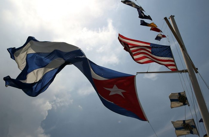 Luego de 54 años, la bandera estadounidense volvió a ondear en suelo cubano.