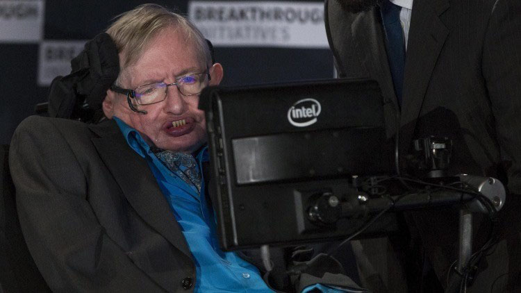 Hawking afirma que existe la posibilidad de que la inteligencia artificial supere a la humana.