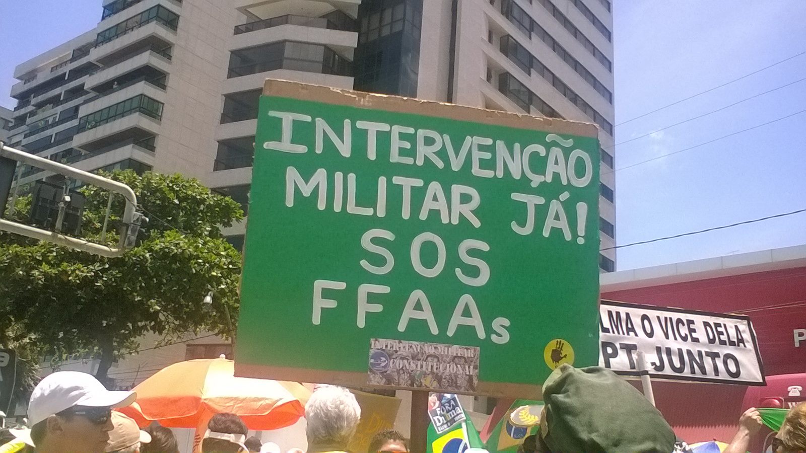 En Sao Paulo se concretaron alrededor de 1.4 millones de personas, que lucieron el amarillo y el verde de la bandera en su vestimenta.