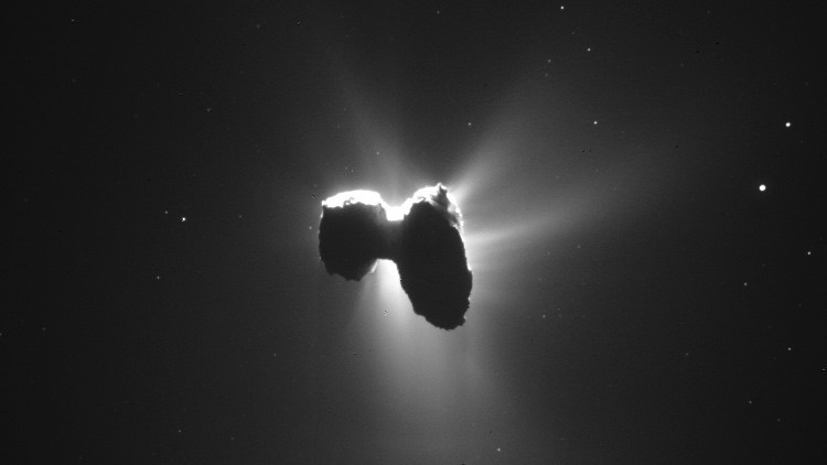 Las fotografías han sido tomadas a una distancia de 329 kilómetros, cuando la nave estaba alineada con el cometa y el Sol.