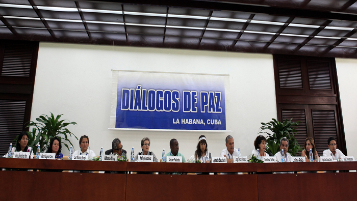 Delegados de las Fuerzas Armadas Revolucionarias de Colombia (FARC-EP) y negociadores del Gobierno colombiano blindaron el acuerdo de paz
