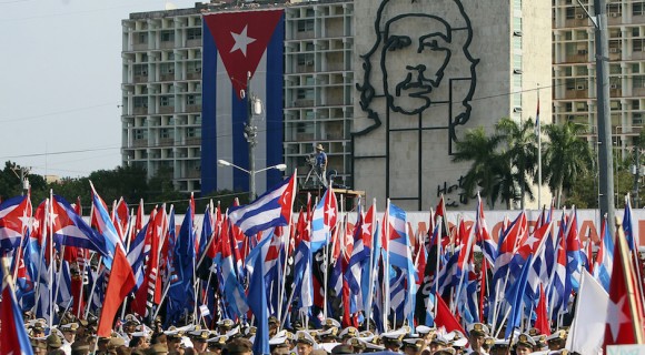 Un millón de trabajadores asisten a la marcha del 1 de Mayo en Cuba.
