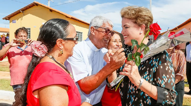 Hasta la fecha, el gobierno de Rousseff ha entregado más de 1 millón de viviendas. El Gobierno destaca que el plan habitacional Mi casa, Mi vida constituye un patrimonio da sociedad brasileña y por ello Rousseff continúa trabajando para mejorar la oferta de viviendas para la calidad de vida de sus ciudadanos. 