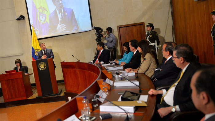 Durante su intervención en la Corte Constitucional de Colombia, Santos aseguró que quiere entregarle la paz al pueblo.