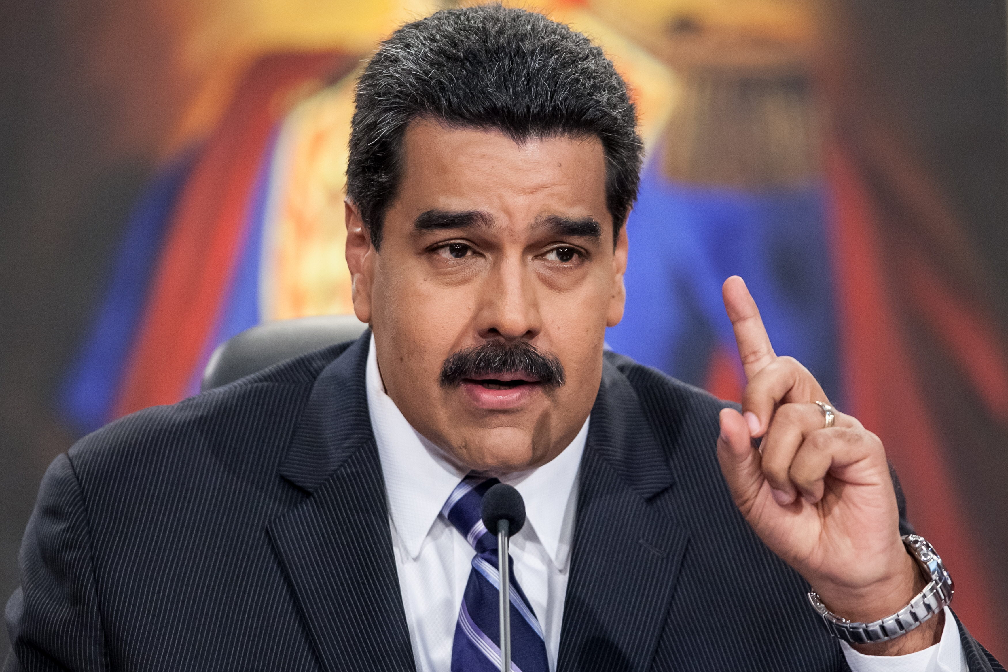 Maduro también rechazó que la MUD se negara a presentarse en la mesa de diálogo.