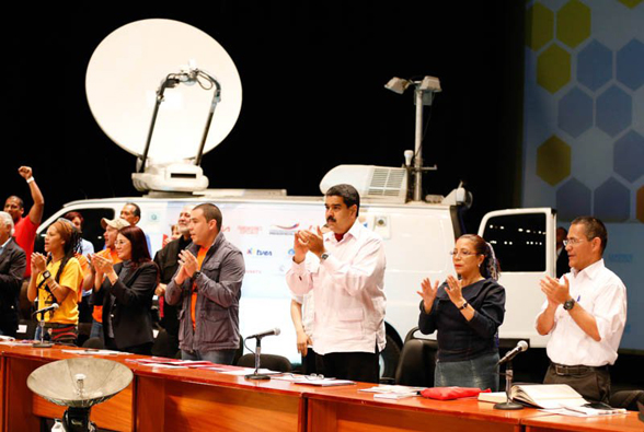 Maduro ordenó crear la ley de comunicación popular por la batalla comunicacional por la verdad de Venezuela.