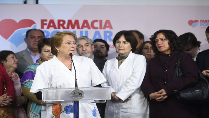La popularidad de Bachelet en junio representa una caída de 2 puntos porcentuales respecto al mes anterior.