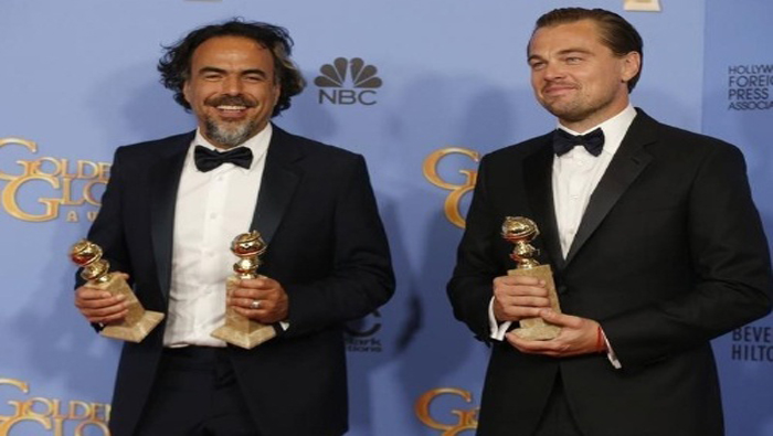 Alejandro González Iñárritu, junto a Leonador DiCaprio, quien ganó el Globo de Oro al mejor actor.