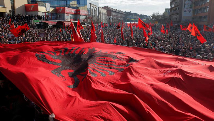 Pueblo Kosovar demanda una autodeterminación sin injerencia extrranjera
