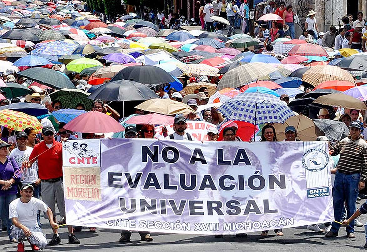 La lucha de la CNTE por los derechos laborales y una mejor educación data de hace 30 años.
