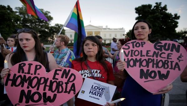 El control de armas es el tópico en común en las protestas tras el tiroteo en Orlando.
