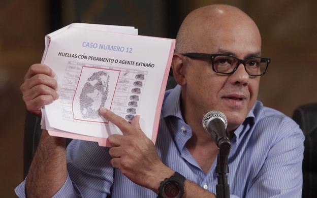 Jorge Rodríguez informó que se entregó un nuevo documento al CNE para que evalúe las demandas de los ciudadanos.