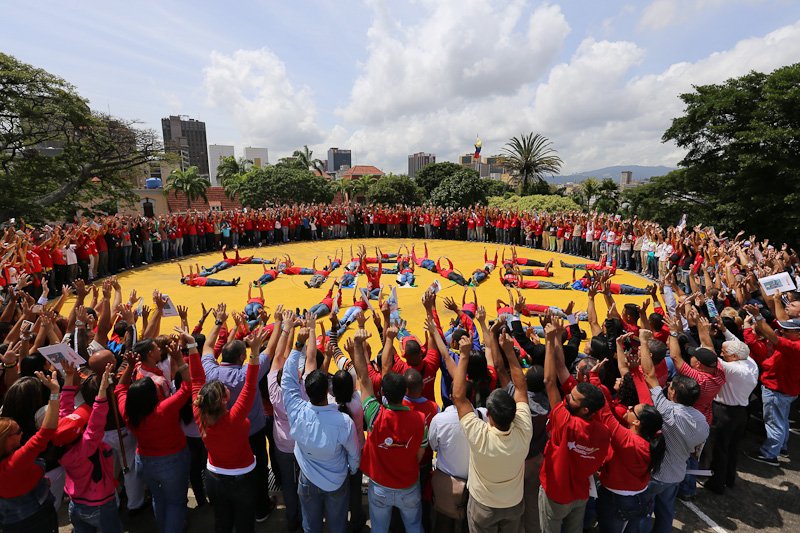 Venezolanos celebran el natalicio del Comandante Chávez