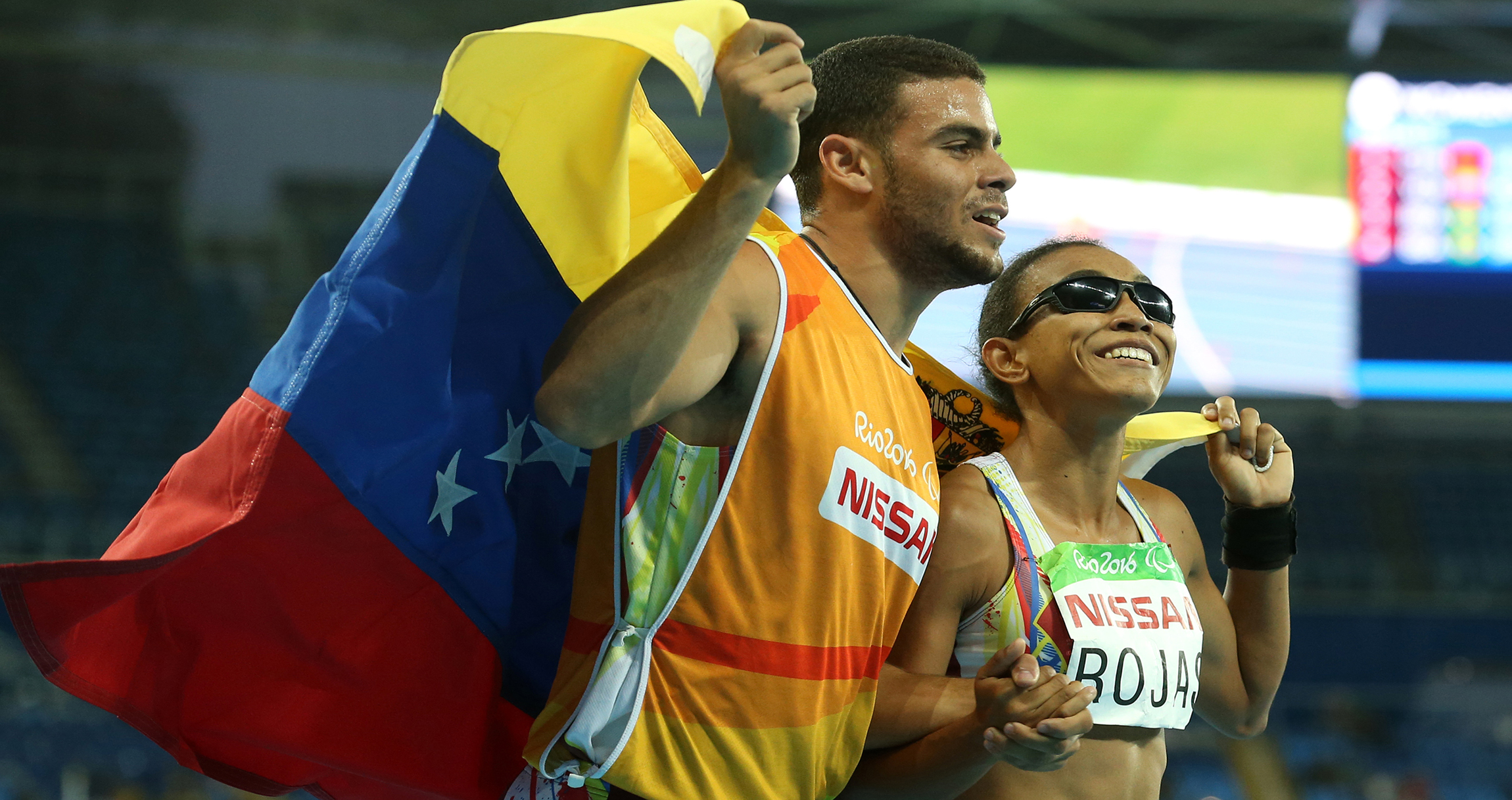 Sol Rojas (izq.) destacó en la final de los 400 metros planos T11.