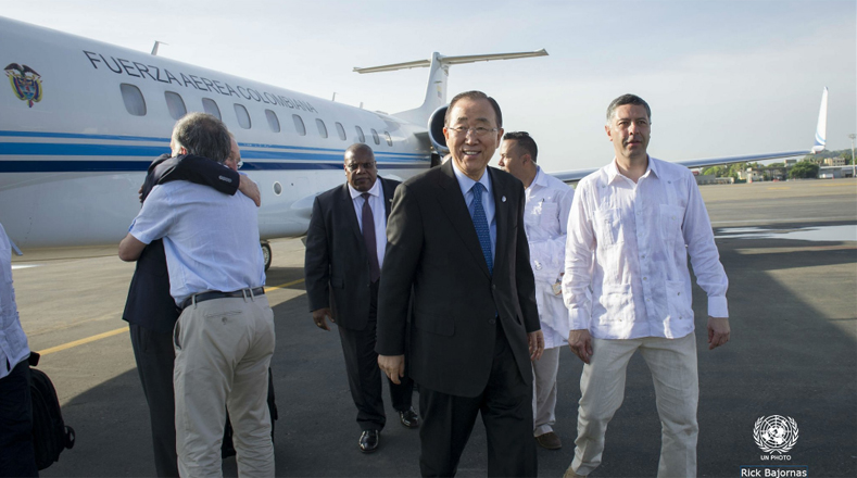 El Secretario General de las Naciones Unidas Ban Ki moon aterrizó en Cartagena para acompañar al presidente Santos y a las FARC-EP.