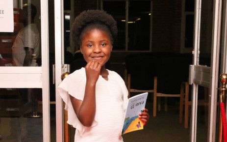 Con siete años Michelle Nkamankeng ha hecho historia al ser la autora más joven del continente africano y estar entre los 10 mejores escritores más jóvenes del mundo.