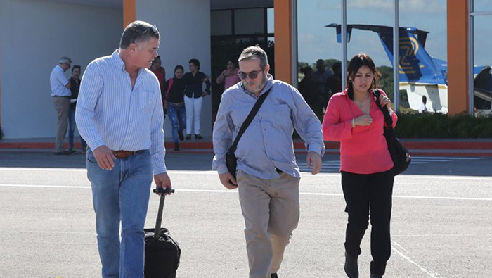 El jefe de las FARC-EP y otros miembros del secretariado llegaron a la capital colombiana.