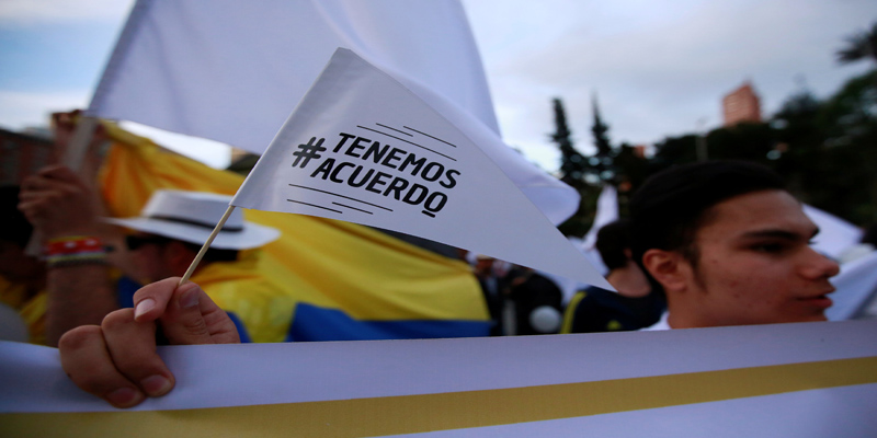 Los colombianos piden la implementación inmediata del nuevo acuerdo de paz.