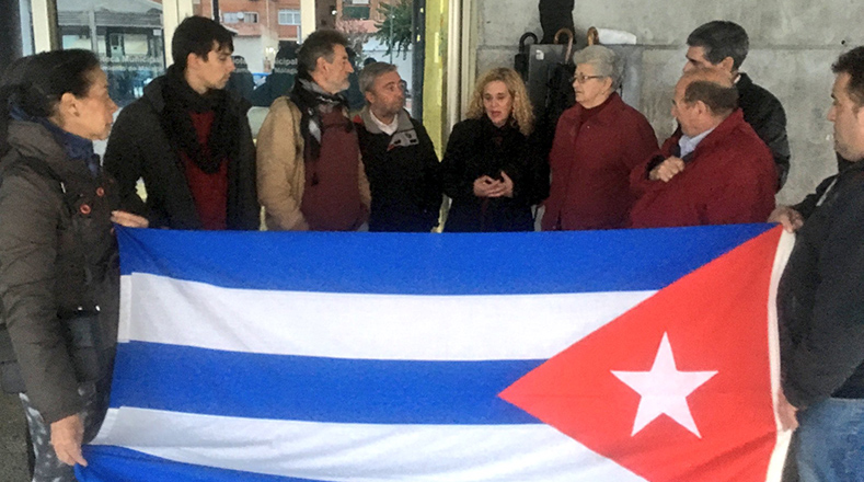 Movimientos sociales en Andalucía manifestaron: "Nuestra sanidad fue una copia de la cubana. Gracias al legado de Fidel". 