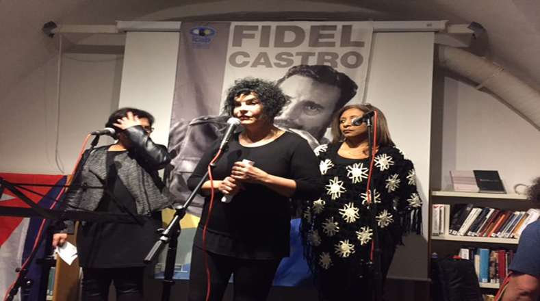Organizaciones latinoamericanas, artistas, músicos, cultores y poetas participaron en un homenaje a Fidel castro en la Casa de la Solidaridad en Estocolmo-Suecia.