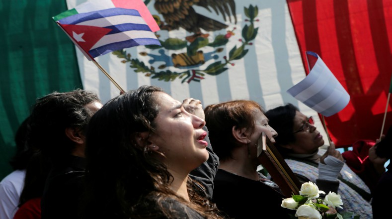 En la embajada de Cuba en México también se sintió el pesar por la partida física del líder cubano.
