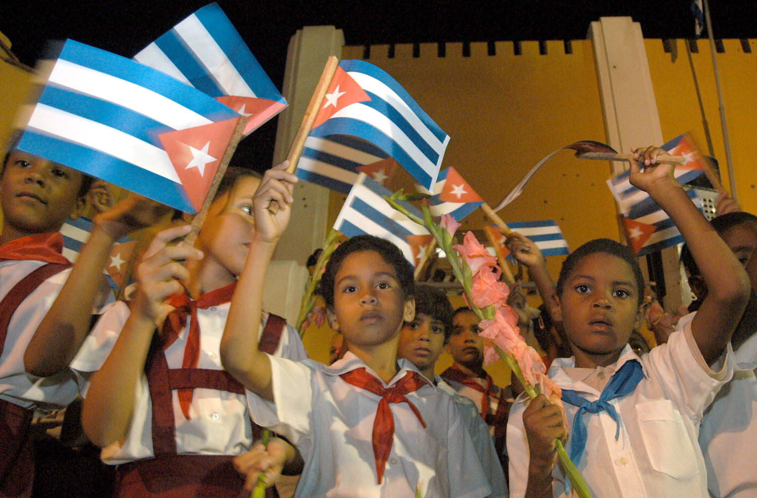 Entre otros logros de la Revolución Cubana a nivel social, destacan beneficios para la ciudadanía en áreas como salud, deporte, cultura y educación.