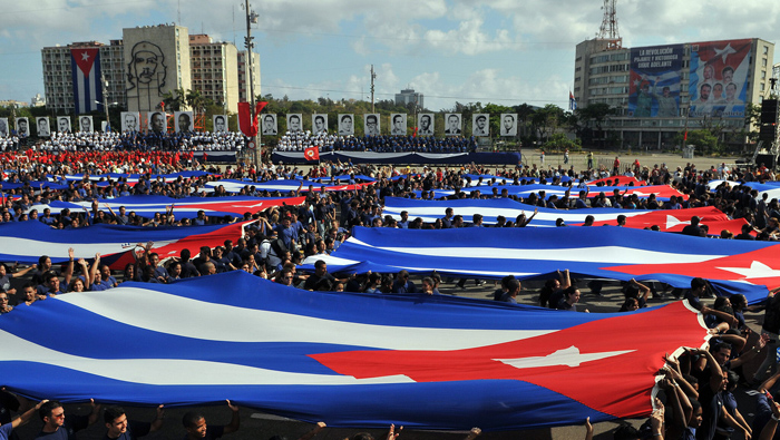 El pueblo cubano demuestra su apoyo al Gobierno cubano en la Plaza de la Revolución