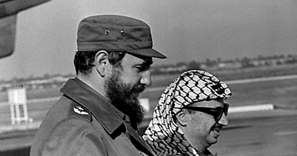 Fidel Castro y Yasser Arafat en 1974.