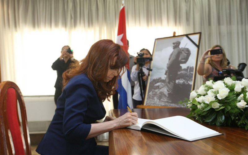 Cristina Fernández pidió perseverancia en los procesos democráticos de América Latina.