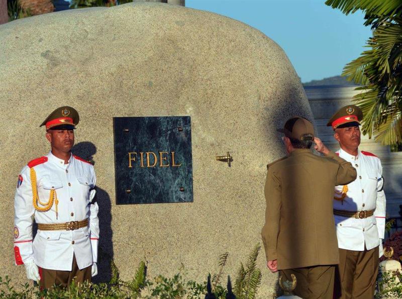 Las cenizas de Fidel Castro recorrieron sitios emblemáticos de Santiago de Cuba, ciudad cuna de la Revolución.