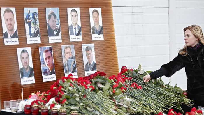 Integrantes del coro del Ejército ruso, nueve periodistas y una activista se encuentran entre los pasajeros fallecidos en el siniestro.