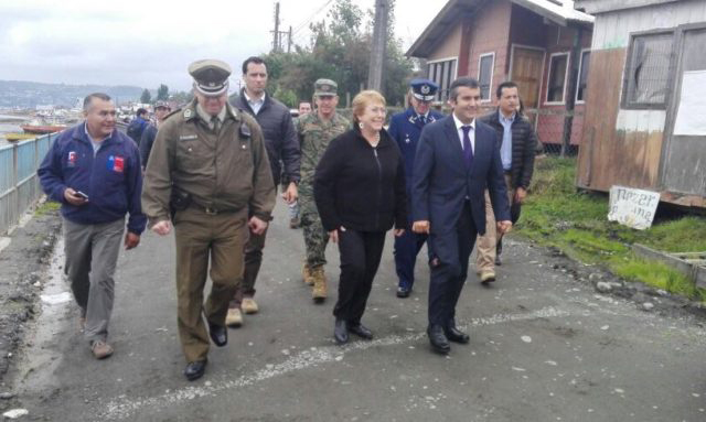 Bachelet dijo que Chiloé ha tenido un año difícil por el terremoto y la marea roja.