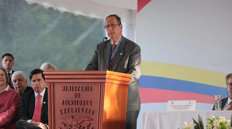 "La paz es para todos los colombianos; es la paz de la región, y una luz de esperanza para el resto de la humanidad", dijo Juan Camilo Restrepo, jefe del equipo negociador del Gobierno colombiano.