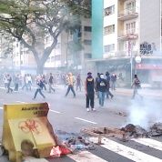  La oposición ha iniciado nuevamente una metodología de violencia abierta, destrozos, confrontación callejera y política,