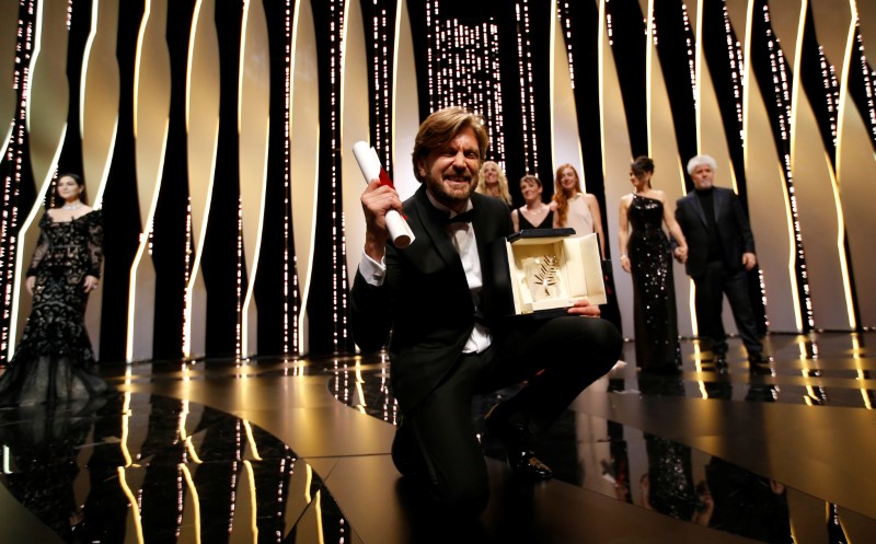El director Ruben Östlund luego de recibir el galardón.