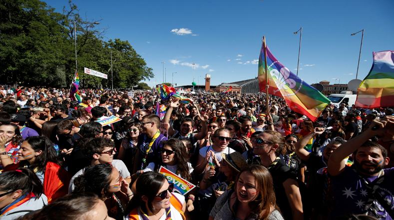 Miles de personas participaron este sábado en Madrid en la manifestación del World Pride 2017, y puso el foco en la situación mundial de gays, lesbianas, bisexuales, transexuales e intersexuales, perseguidos aún en muchos países.