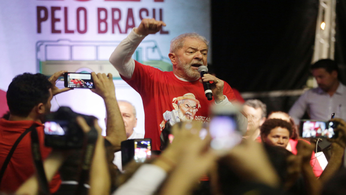 El 17 de agosto Lula inició una gira de 20 días por la región más pobre de Brasil.