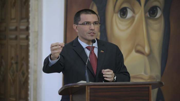 El canciller venezolano rechazó las declaraciones de ambos mandatarios.
