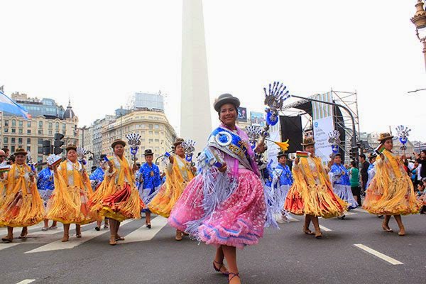 Los espectáculos musicales con artistas ecuatorianos radicados en la ciudad de Buenos Aires completan las actividades de esa comunidad.