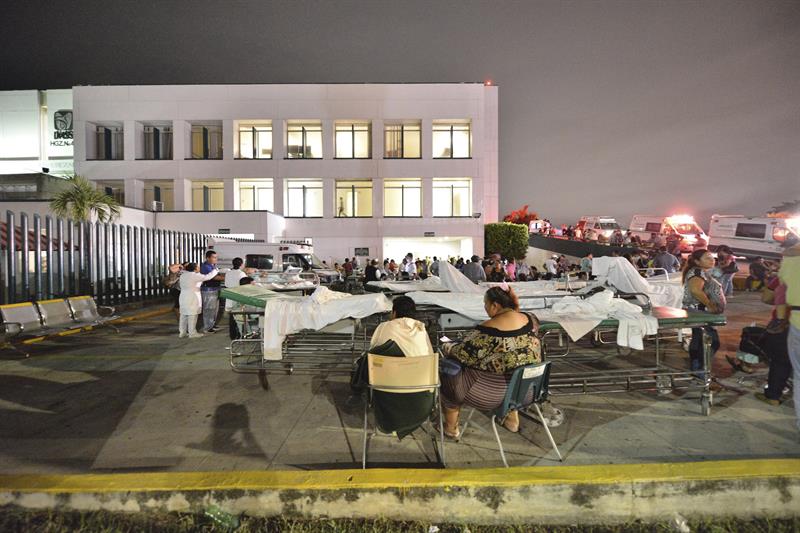 Al menos 15 personas murieron como consecuencia del terremoto de este jueves en México.