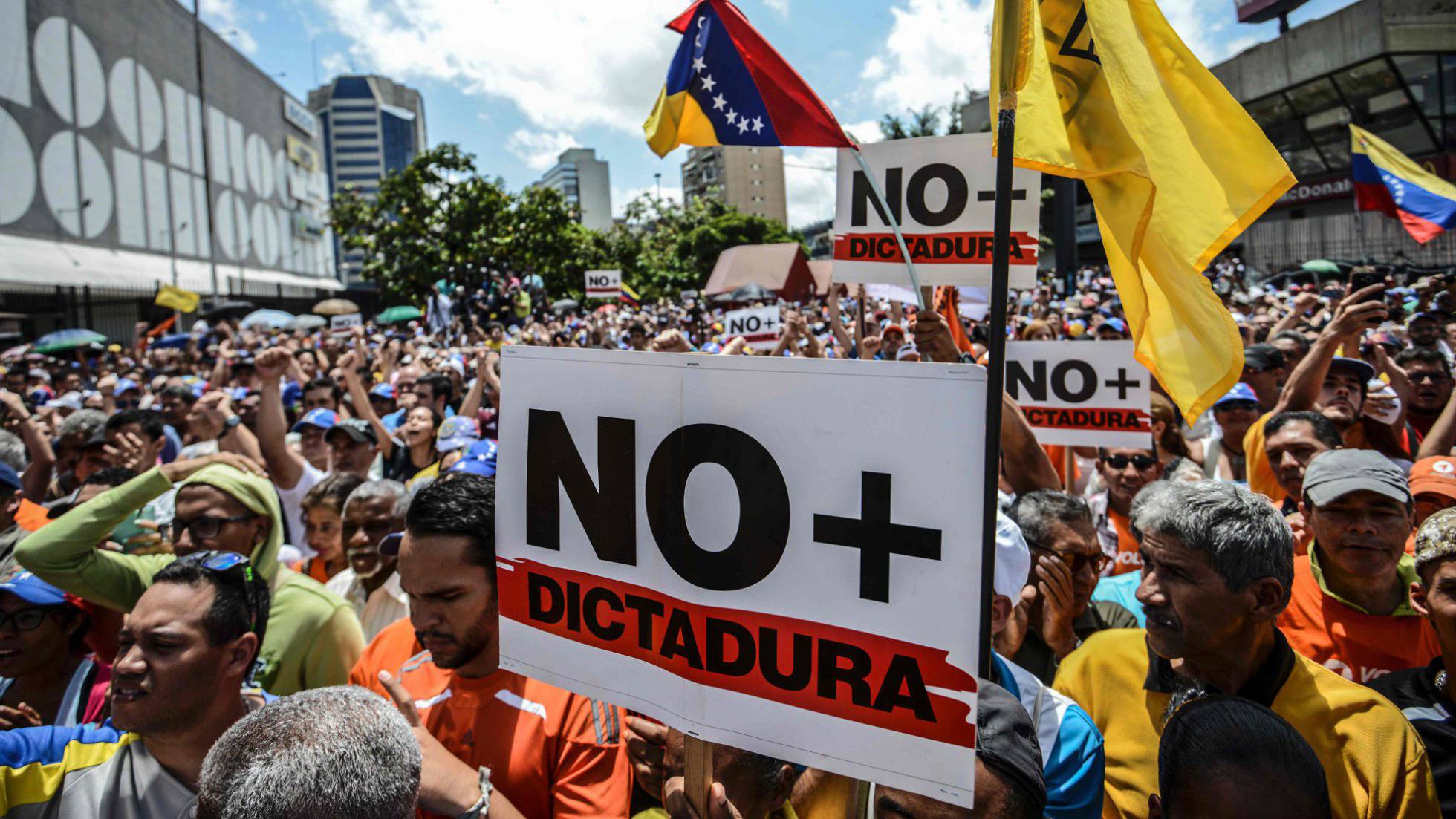 El investigador Martías Bosch afirma que en caso de existiese una dictadura en Venezuela, la oposición jamás podría 