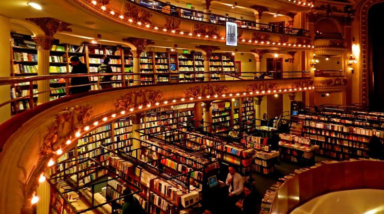 El Ateneo Grand Splendid fue elegida como la segunda mejor librería del mundo por The Guardian. Ateneo es una cadena tradicional de librerías en Buenos Aires, Argentina; en 2000 la cadena alquiló el teatro Grand Splendid para utilizarlo como sucursal.