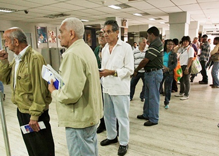 Jubilados colombianos enfrentan la desigualdad del sistema de pensiones