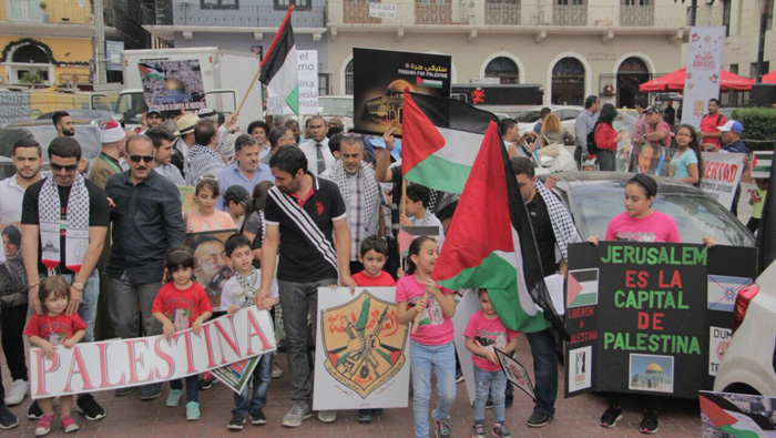 Los universitarios acompañaron a los miembros de la comunidad palestina residente en Panamá.