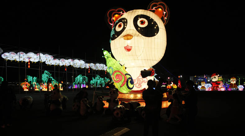 Perú se ilumina con el Festival de las luces del Oso Panda