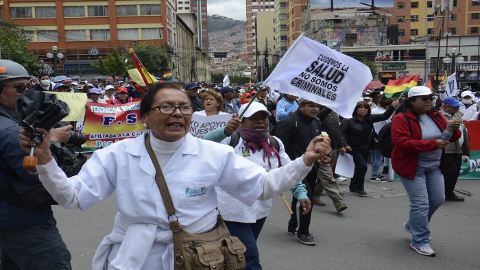 Este jueves los médicos bolivianos tomaron las calles nuevamente, pese que el gobierno accedió a suspender el decreto 205.