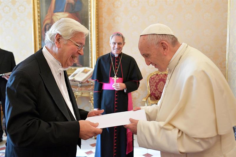 El papa Francisco recibió credenciales del embajador de Uruguay Mario Juan Bosco Cayota Zappettini.
