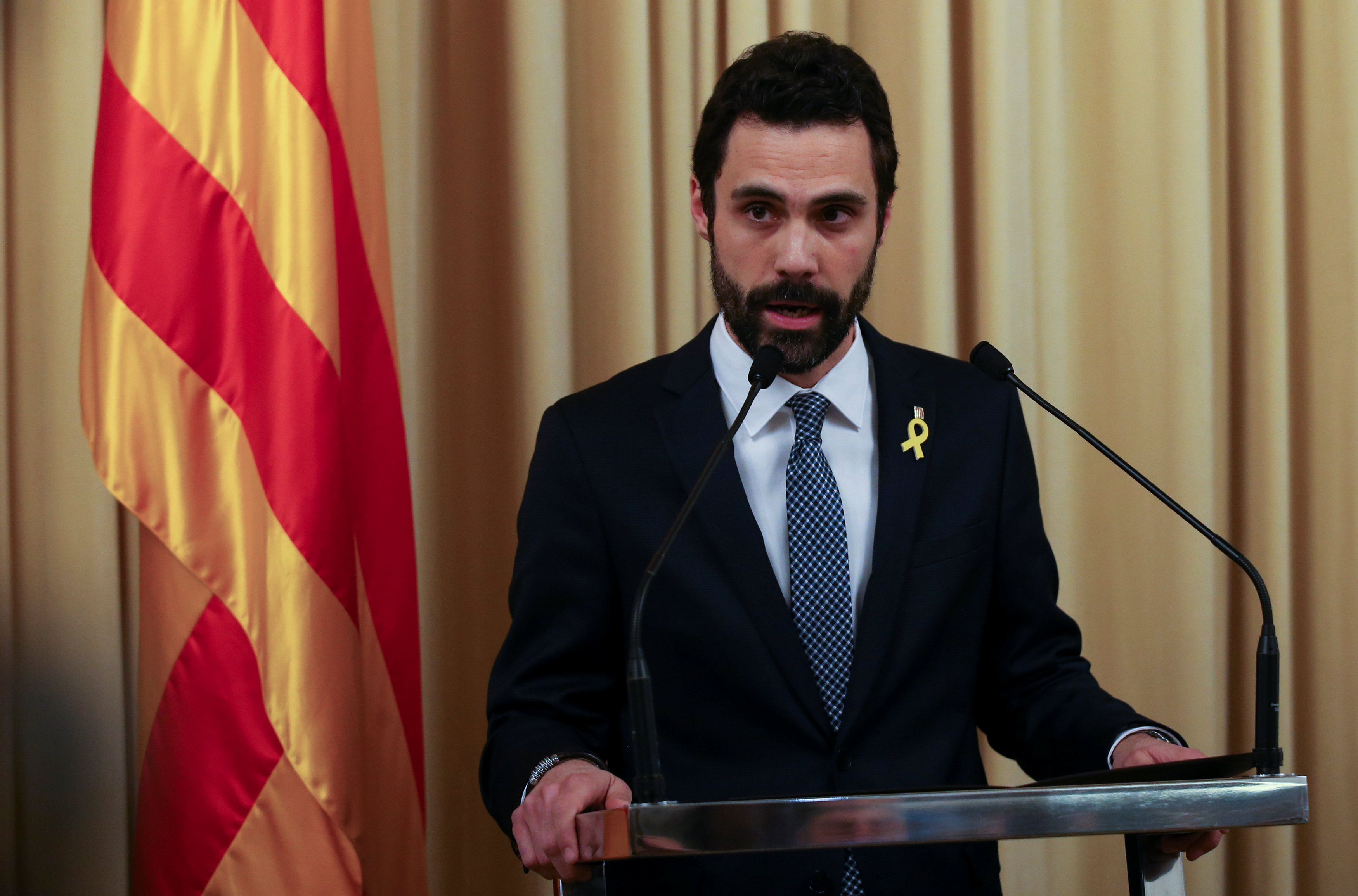 El Parlamento de Cataluña votó para que Puigdemont presida la Generalidad, informó este 22 de enero el presidente Roger Torrent